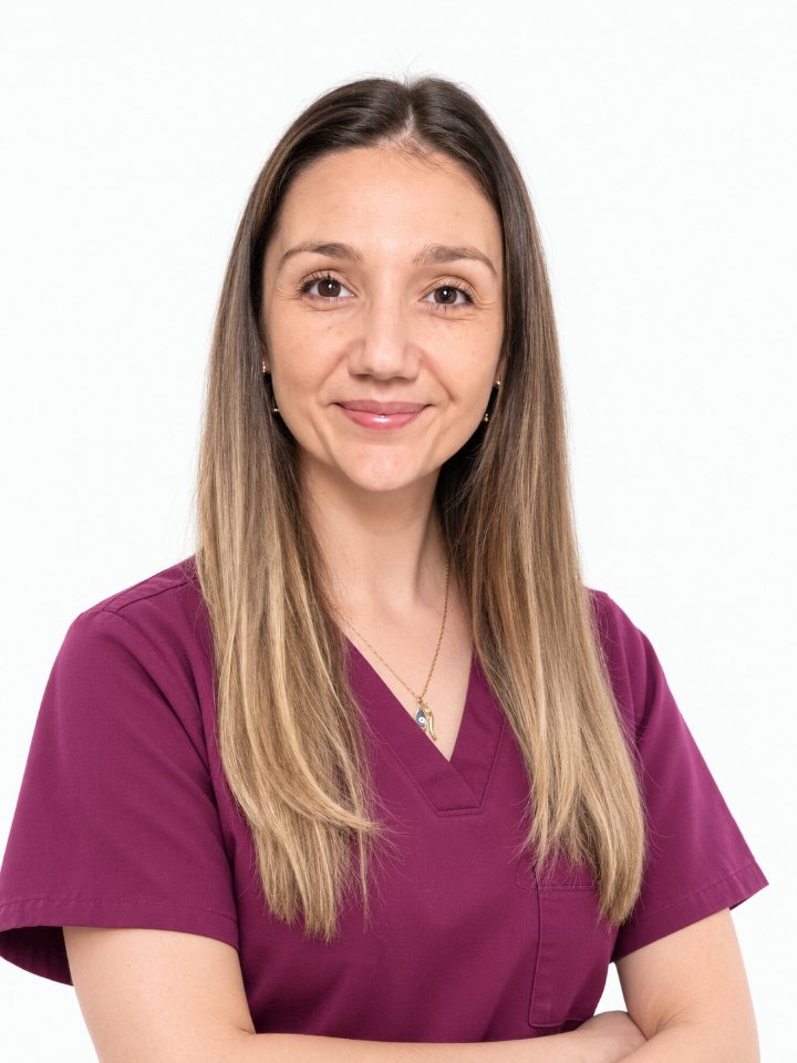 Elisa, endorsed midwife, in burgundy scrubs